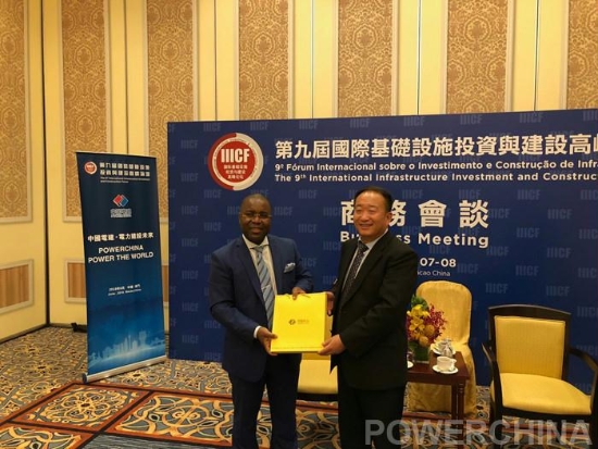 李燕明总会见外宾.jpg