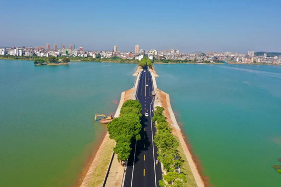 水电十一局鄱阳县环东湖项目长堤路全线通车