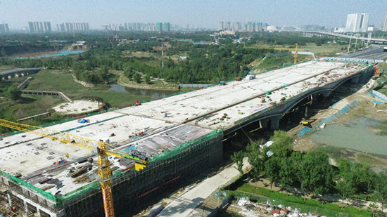 郑州渠南路跨贾鲁河大桥顺利贯通