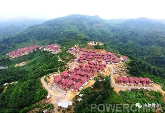 新建成的移民新村远眺图.png