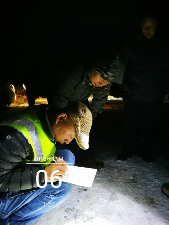 周广稳连夜在现场拟开辟道路方案.jpg