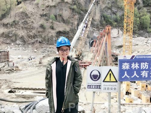 李金珂在西藏金桥工地现场_副本.jpg