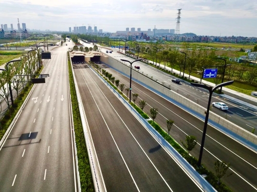 杭州市江东大道提升改造工程蜀山隧道正式通车