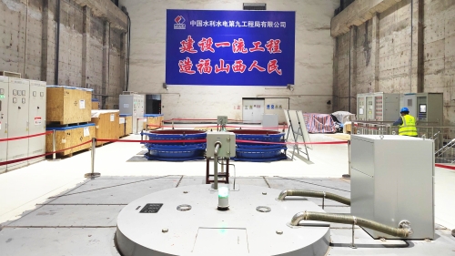 山西“大水網”小浪底引黃工程3號機組轉子吊裝成功