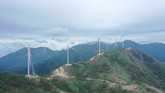 德昌臘巴山風電場Ⅰ期工程風機吊裝全部完成
