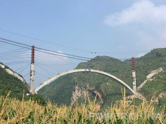 集团承建的世界单跨最大混凝土拱式渡槽拱顺利合龙