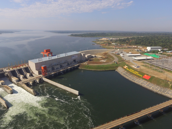 乌干达伊辛巴水电站(发电厂房下游航拍全景图,摄影:杜向前)(1).JPG