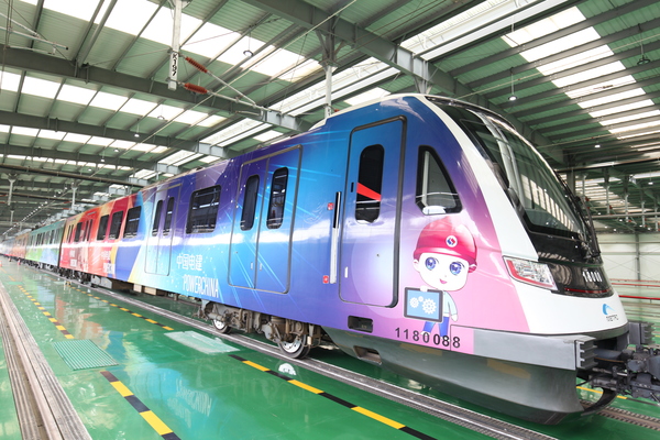 【工程地标】电建铁路公司 成都轨道交通18号线“电建号”主题列车 王富隆.JPG