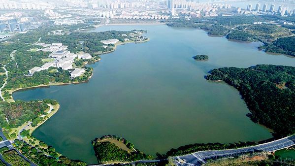 4、前湖全景.jpg