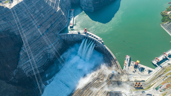 白鹤滩289m特高拱坝,坝身泄洪能量6.17万MW、世界第一.jpg