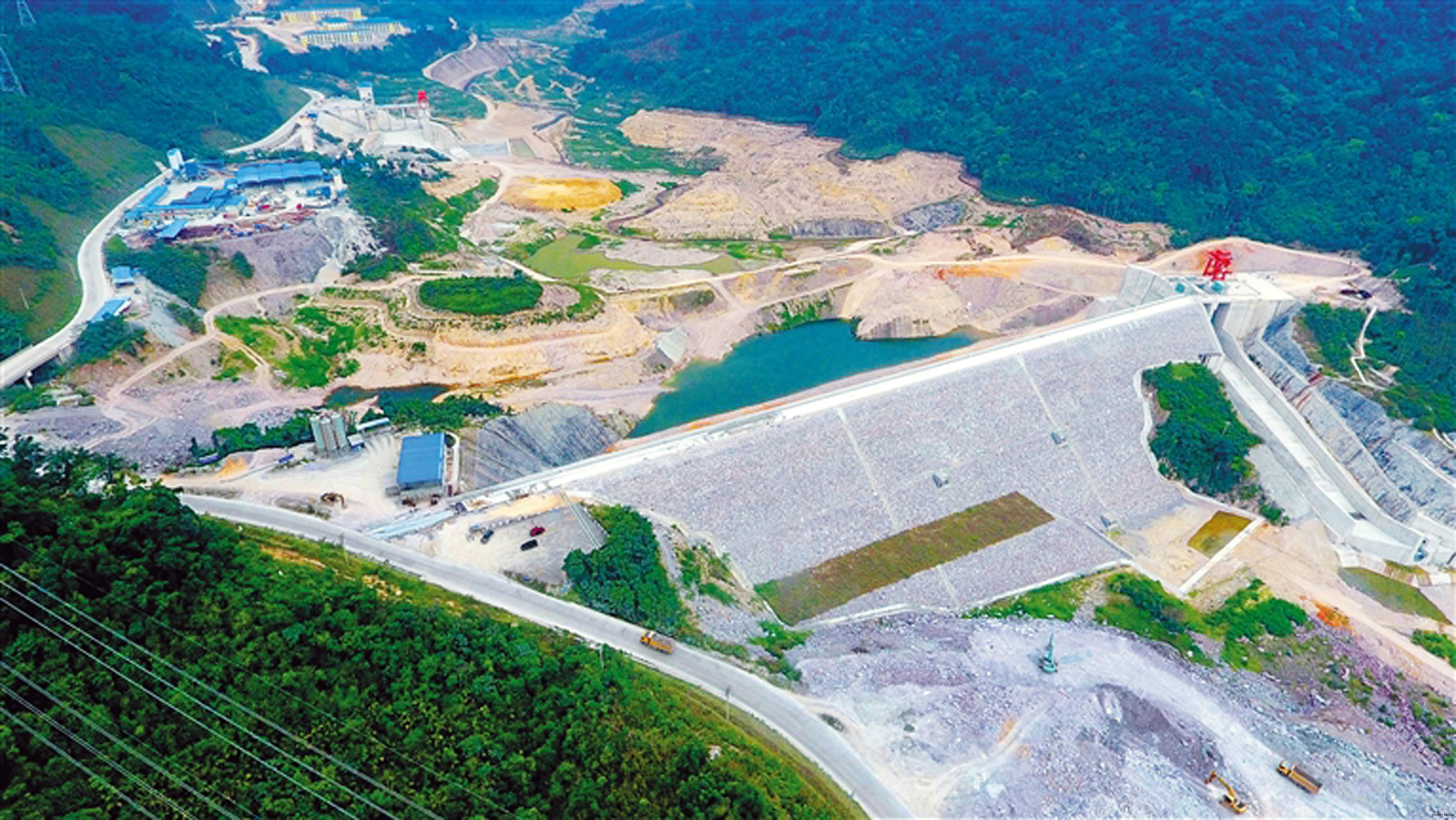 集团承建的海南岛首座面板堆石坝建成并成功下闸蓄水