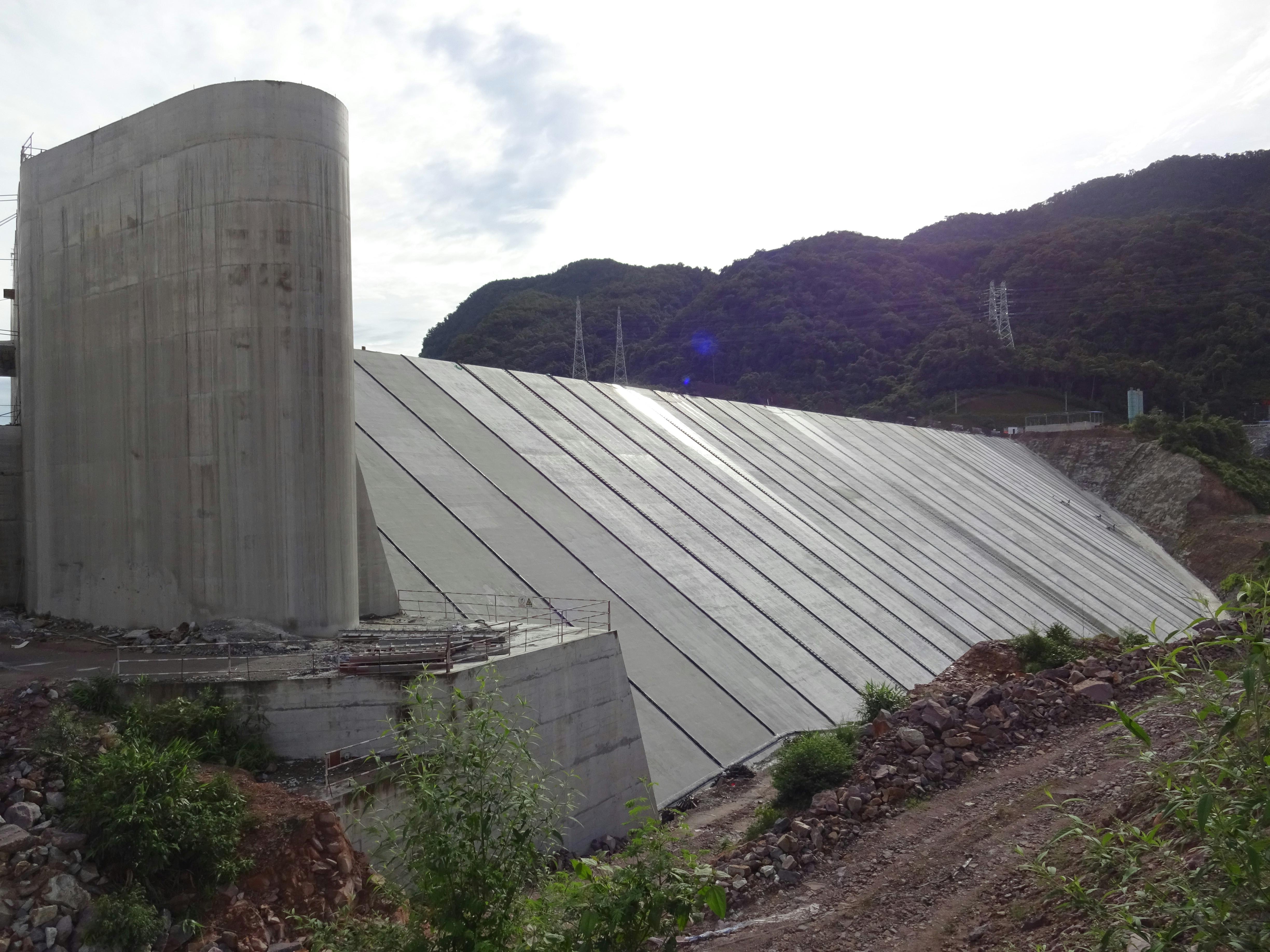 集团承建的海南岛首座面板堆石坝建成并成功下闸蓄水