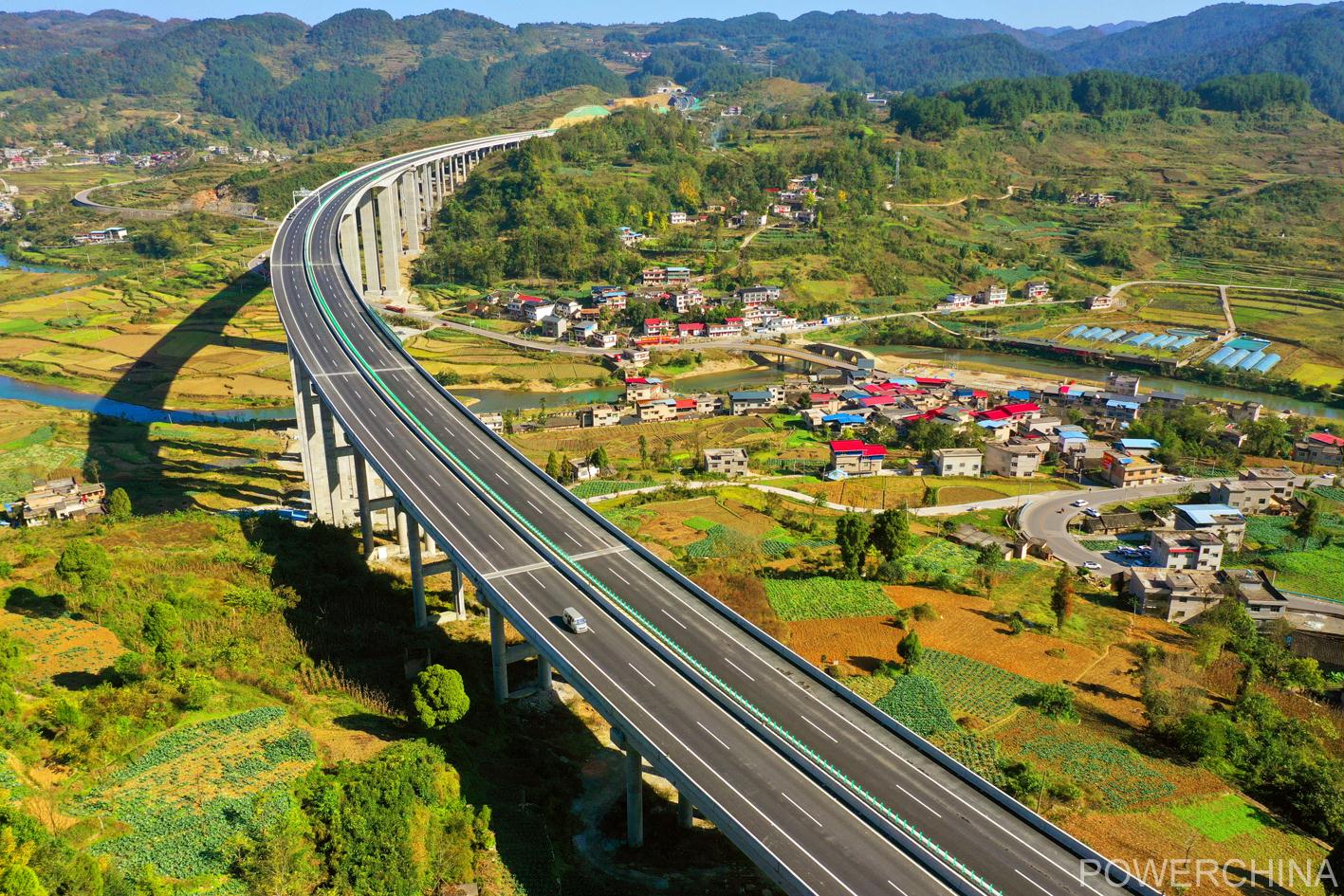 贵州凯里环城高速公路北段开通运营