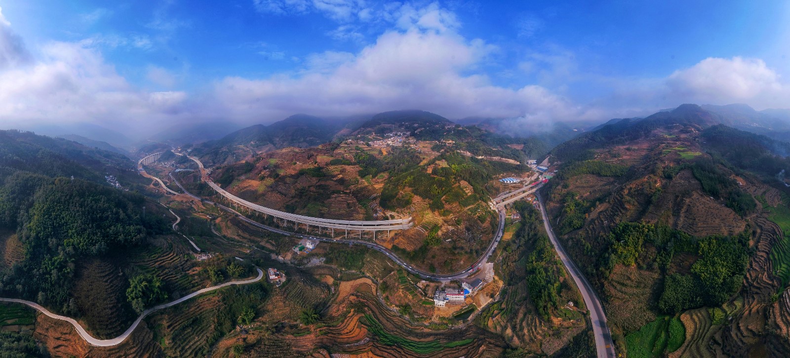 未来的"滇"峰之作--写在建水(个旧)至元阳高速公路兴隆隧道双幅贯通之