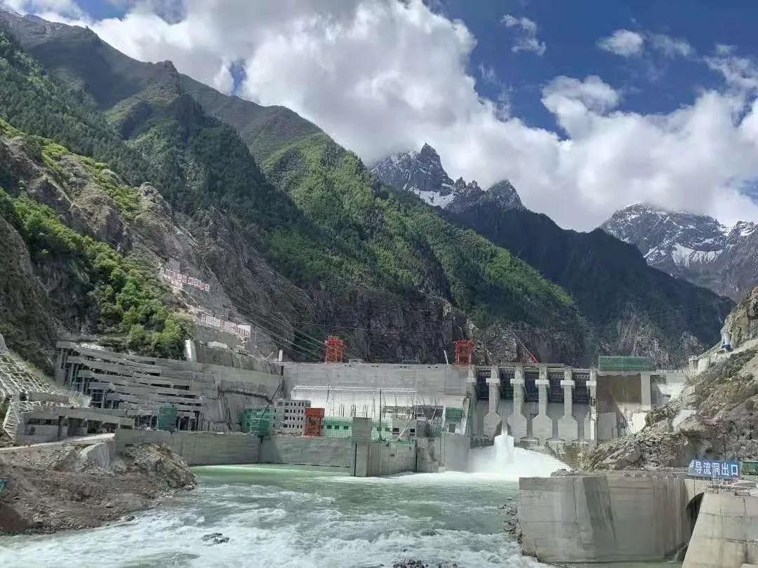 世界海拔最高的碾压混凝土重力坝