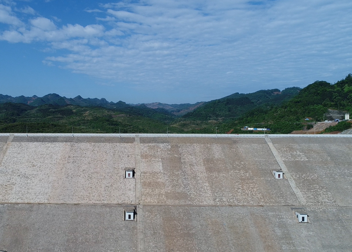 贵州平桥水库大坝主体工程完工