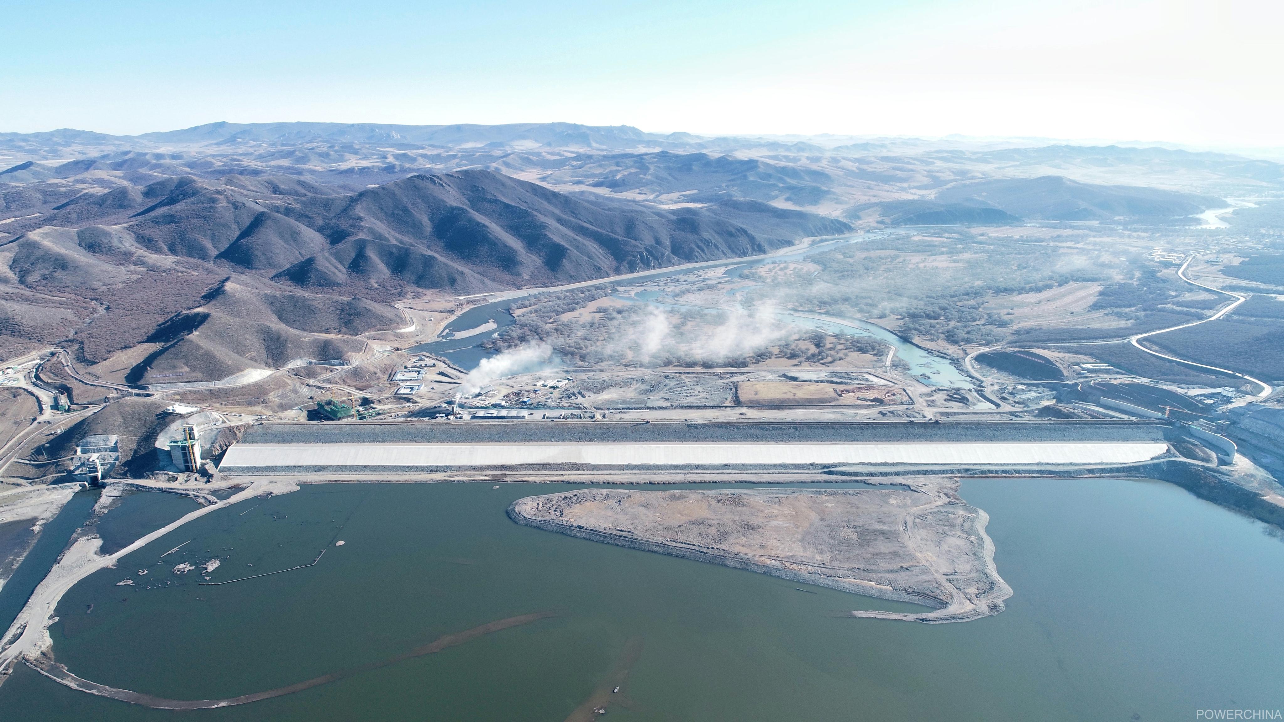 内蒙古引绰济辽文得根水利枢纽大坝沥青混凝土心墙填筑全线封顶