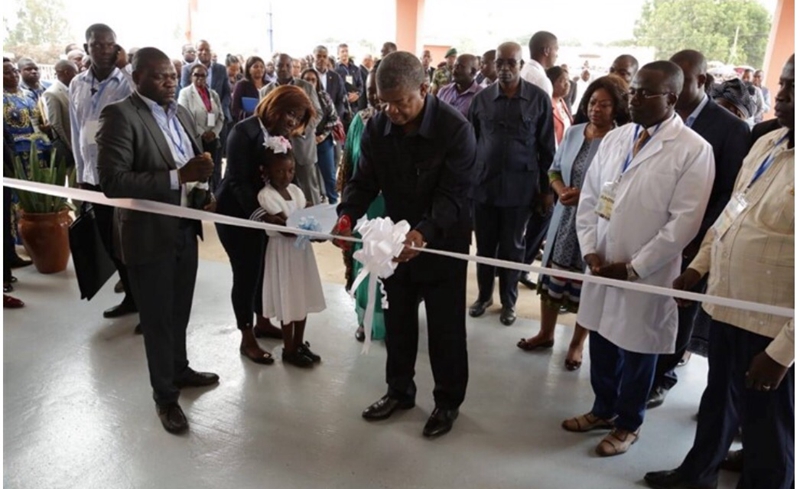 安哥拉总统为公司承建的比耶省昆巴市医院剪彩