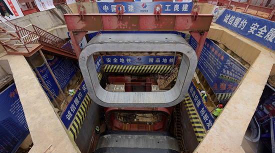 长沙地铁6号线开拓者2号矩形顶管顺利贯通