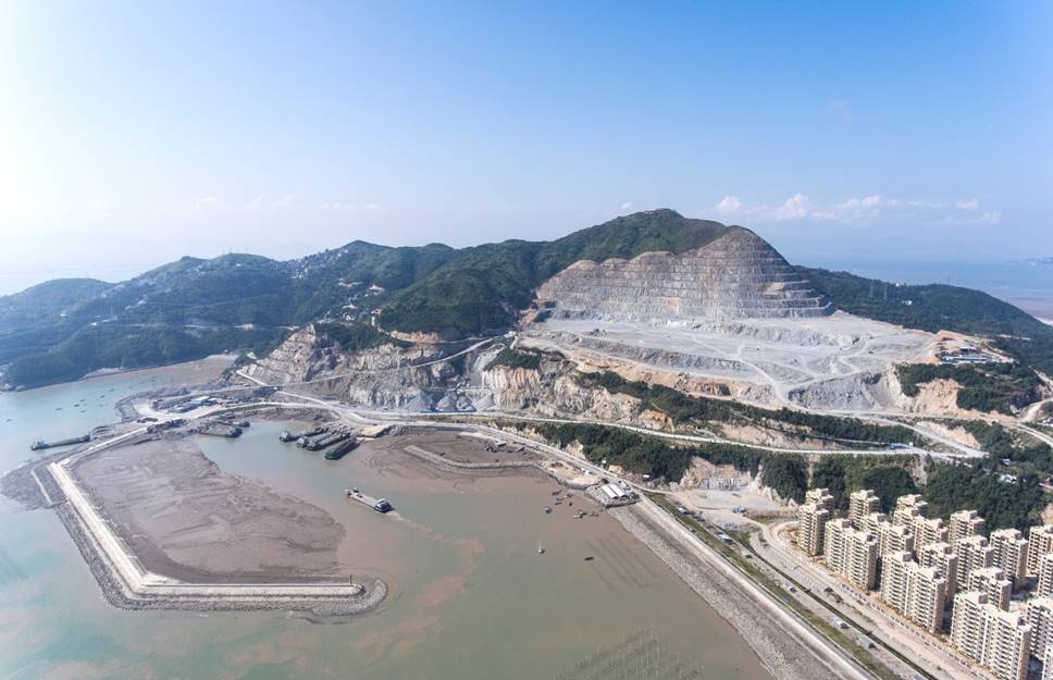 瓯飞工程专供料场项目开足马力恢复供料系统