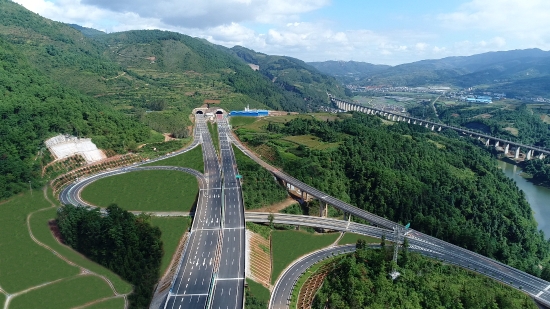 集团投资建设的云南省晋红高速公路全线贯通_新闻中心_电建新闻_中国