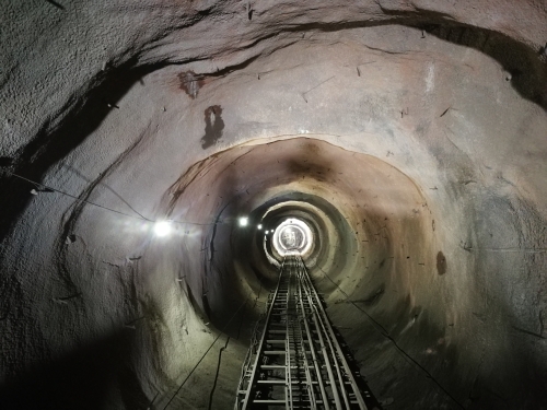 重庆蟠龙抽水蓄能电站引水系统二,三级斜井全线安全贯通