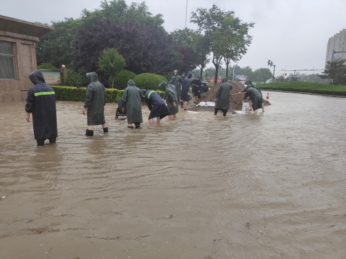 水电十四局河南延津项目部冷静应对百年不遇暴雨侵袭