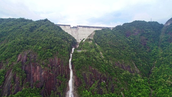 廣東陽蓄電站上水庫正式下閘蓄水