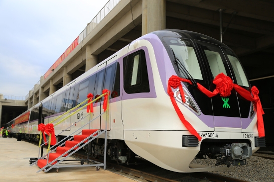 深圳地铁12号线机场东车辆段提前正式接车