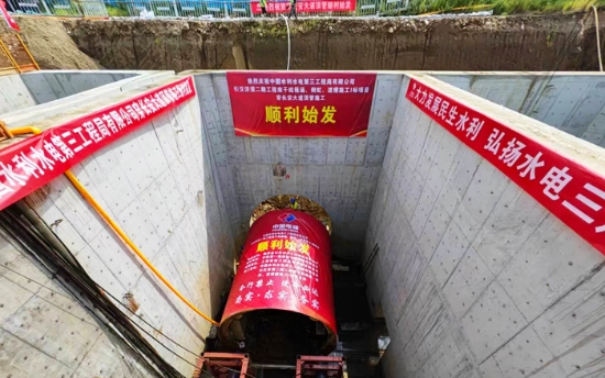 引漢濟(jì)渭二期南干線項(xiàng)目穿長(zhǎng)安大道頂管始發(fā)
