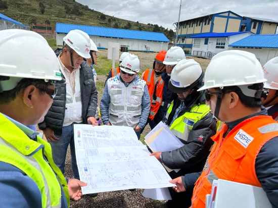 秘鲁双百周年公共投资特殊项目8号包首所应急学校移交