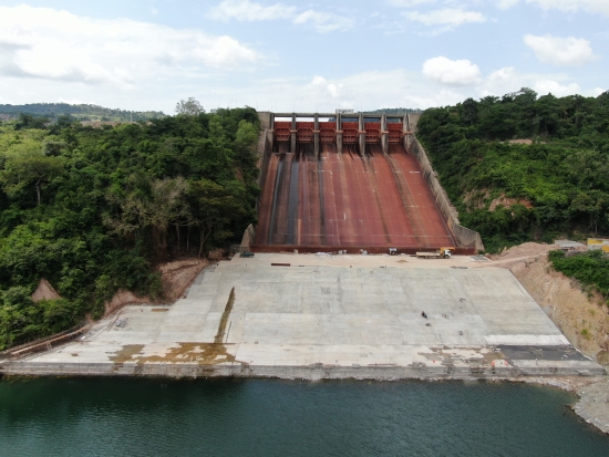 阿科松博大坝溢洪道消力池完成修复