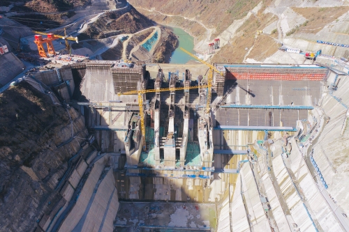 tb水电站大坝碾压混凝土到顶